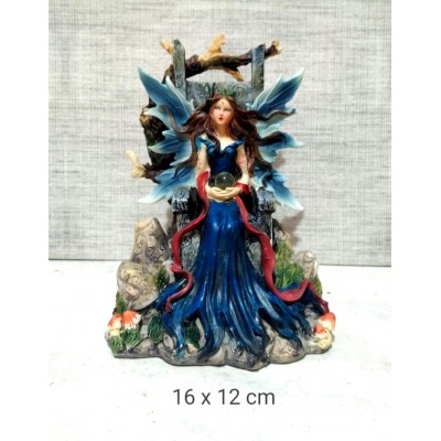 Νεράιδα σε θρόνο