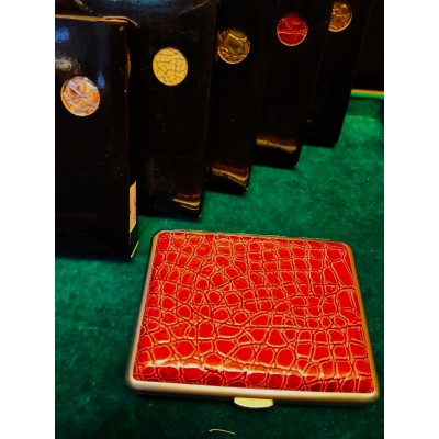 Ταμπακιέρες ανάγλυφες