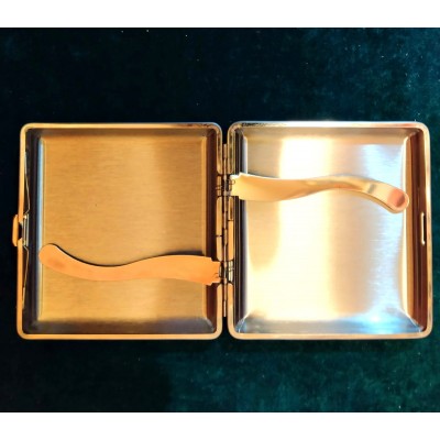 Ταμπακιέρες ανάγλυφες